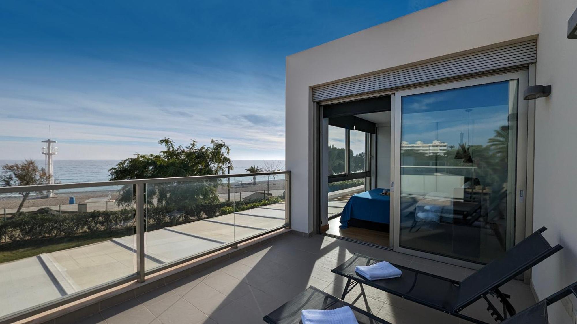 ויאחויוסה Paradise Beachfront Luxury Villa מראה חיצוני תמונה