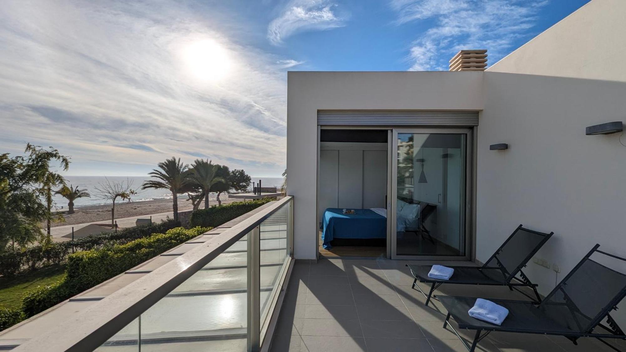 ויאחויוסה Paradise Beachfront Luxury Villa מראה חיצוני תמונה
